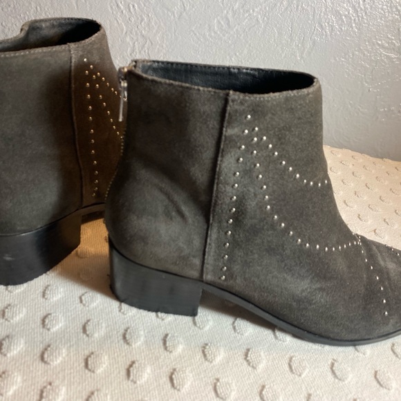 GREY CITY WOMEN'S WENDY STUDDED BOOTIE,IRON GREY - Picture 6 of 16